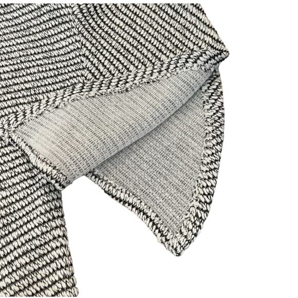 NWT BCBGeneration Black & White Bell Sleeve Boho Tunic - SIZE SMALL - Picture 7 of 7